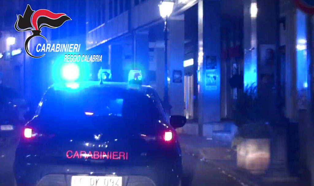 Si finge carabiniere e truffa anziana a Reggio, denunciato 