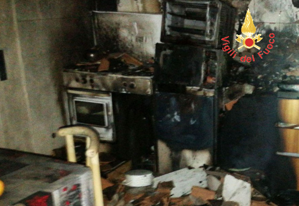 Incendio in abitazione a Caraffa di Catanzaro, salvati anziani coniugi 