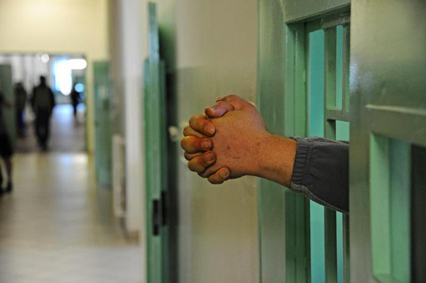 Ex affiliato al clan dei Casalesi si laurea nel carcere di Catanzaro con tesi su sua esperienza