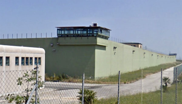 Detenuto tenta suicidio nel carcere di Vibo, è in coma