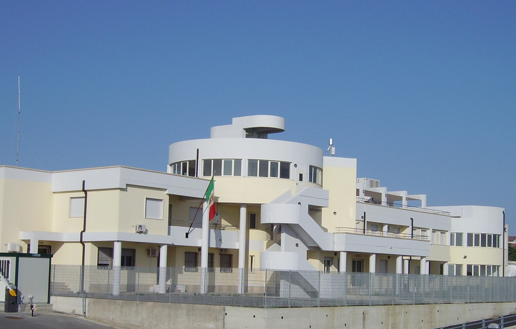 Tre diportisti salvati da guardia costiera a Cariati