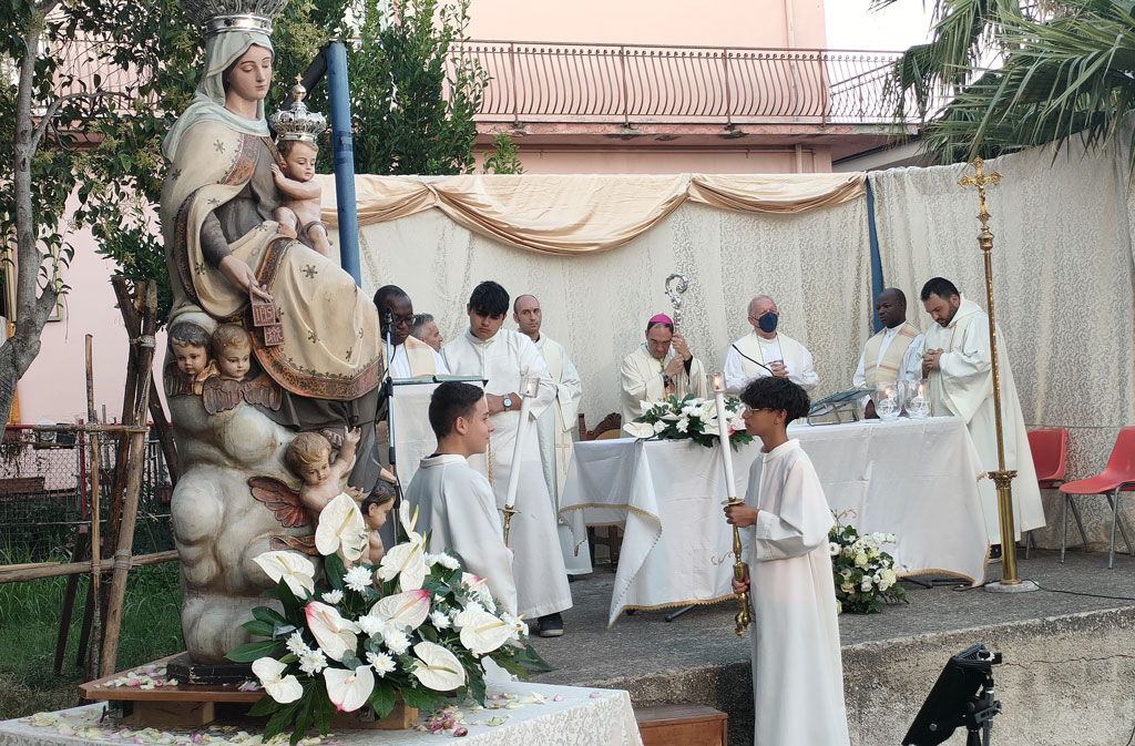 Preera Alla Madonna Del Carmine Lamezia, Vescovo Parisi alla novena in preparazione alla festa della