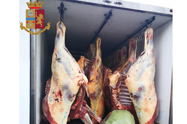 Trasportavano carne senza bollatura sanitaria, 3 denunce a Reggio
