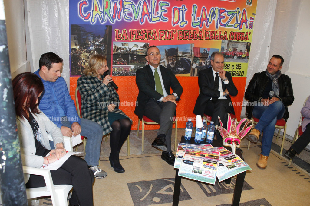 Lamezia, presentato Carnevale 2017: i "Giganti dell'allegria" sfileranno il 26 e 28 febbraio