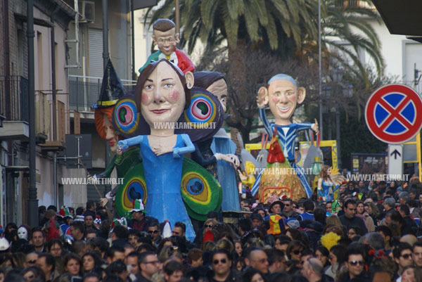 Lamezia, successo per il ritorno dei carri di Carnevale in città