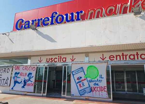 Presidio al Carrefour di Crotone, dipendente colto da malore 