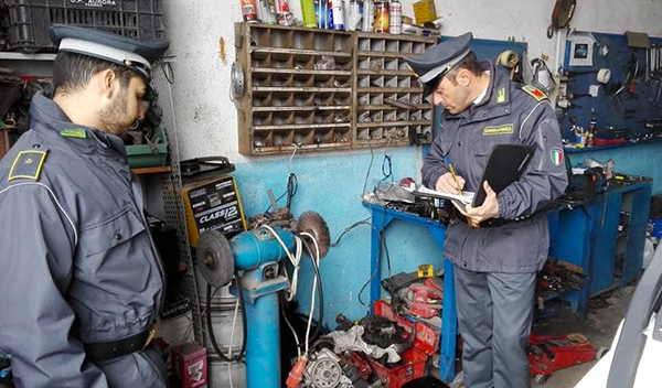 Scoperta e sequestrata carrozzeria abusiva nel vibonese, denunciato il titolare 