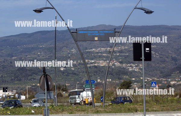 cartello-provincia-via-del-progresso-rotatoria.jpg