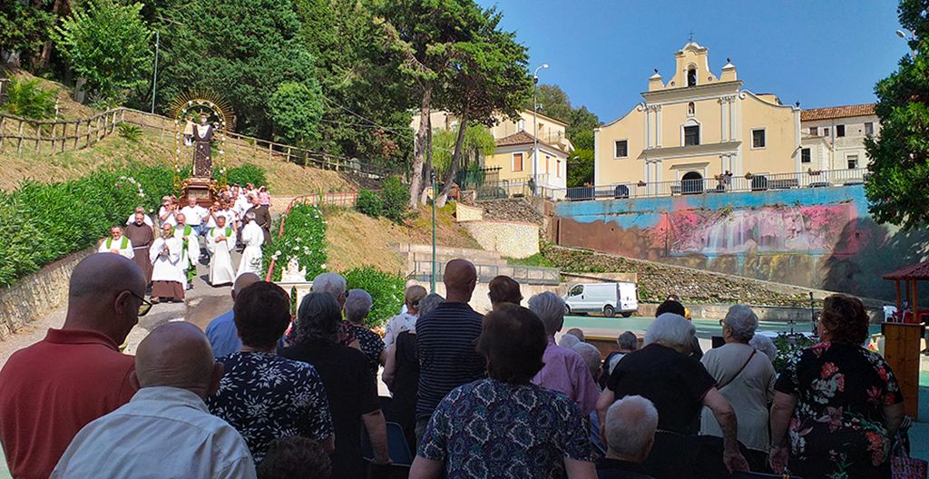 Lamezia, Sant’Antonio in visita agli anziani delle case di riposo “Tamburelli” e “Bosco S. Antonio”
