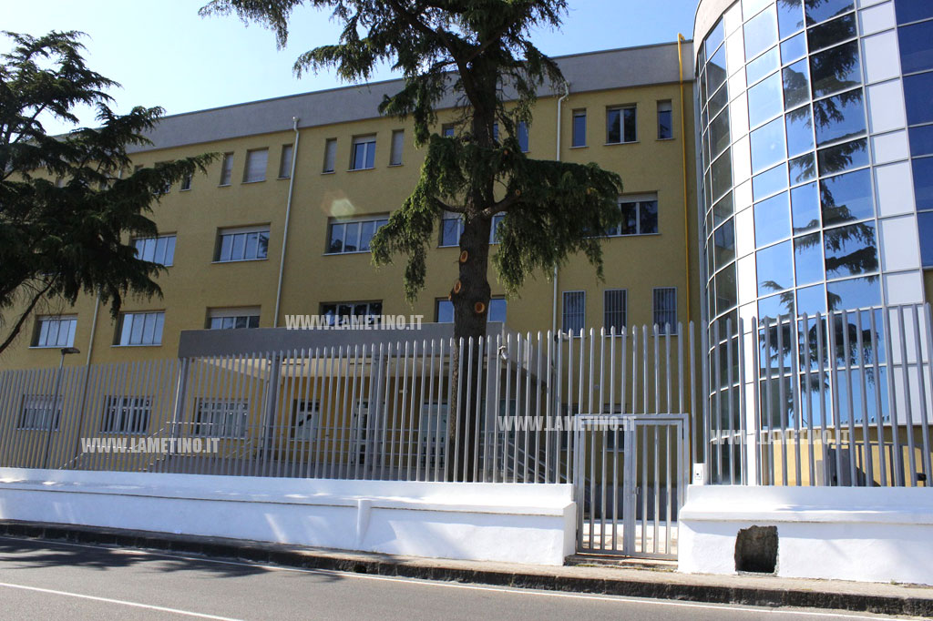 Accusato di omicidio e rapina in Germania, 36enne lametino si costituisce in caserma dei carabinieri