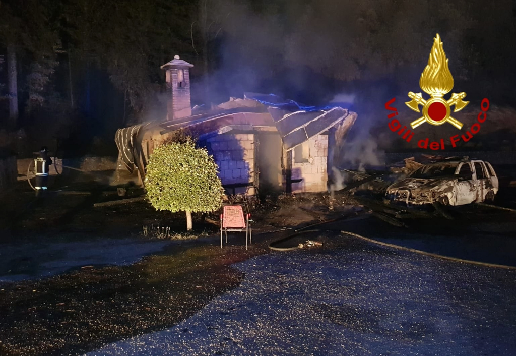 casolare-fiamme-20201.jpg