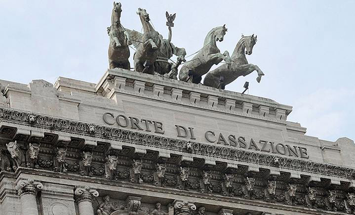 Stop ad assegno mantenimento dai nonni, lo decide la Cassazione dopo il caso partito da Lamezia