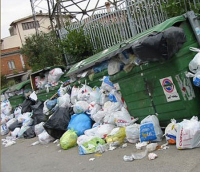 Rifiuti, Gruppi minoranza Catanzaro: “Inquietante risposta Puglia” 