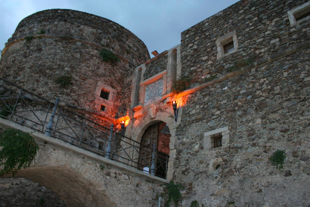 Coronavirus, negativi tamponi su personale beni turistici a Pizzo