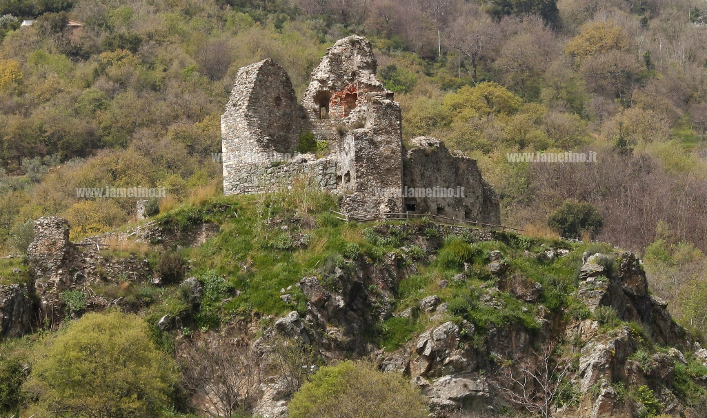 castello-normanno-lamezia.jpg