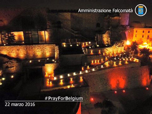 Castello Reggio Calabria illuminato con colori bandiera belga
