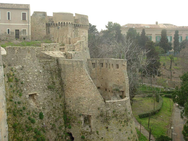 Ue finanzia recupero castello di Crotone per dieci milioni di euro