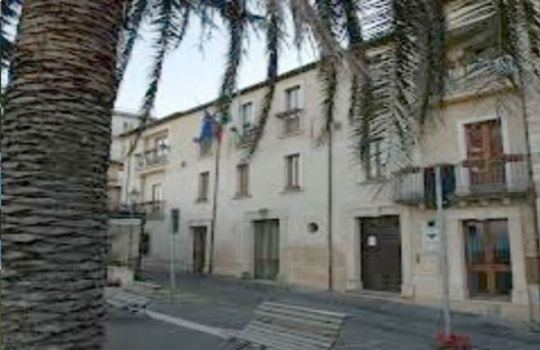 Ragazzo di 14 anni aggredito a Castrolibero da coetanei, il sindaco: "Gesto da condannare"