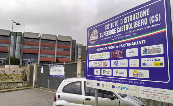 Studente aggredito a scuola a Castrolibero, denunciati due minorenni 