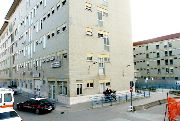 Compie furto in reparto ospedale a Catanzaro, arrestato 