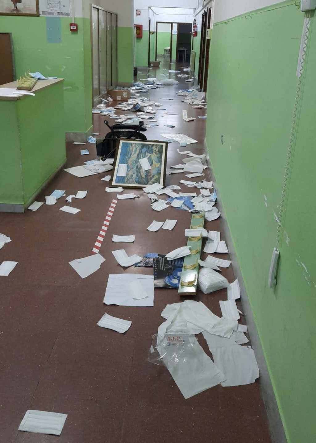 catanzaro-vandalismo-scuola-10-1-2022_b37e8.jpg
