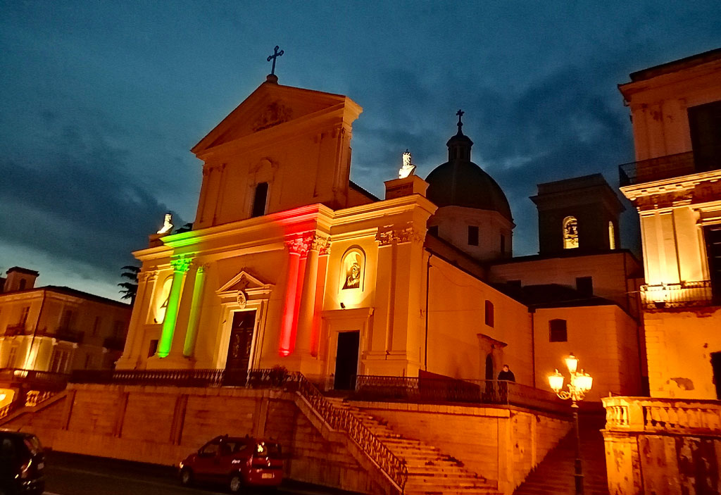 Lamezia, anche la Cattedrale si tinge con il tricolore
