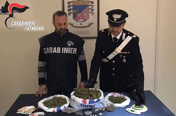 Trovati in possesso di droga, arrestati padre e figlio a Jacurso
