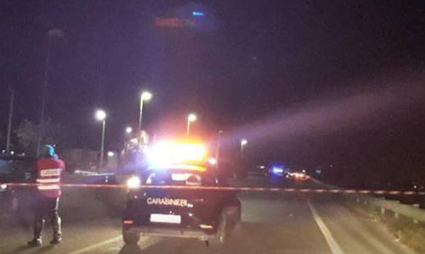 Travolto da auto, muore pedone su SS 106 a Locri