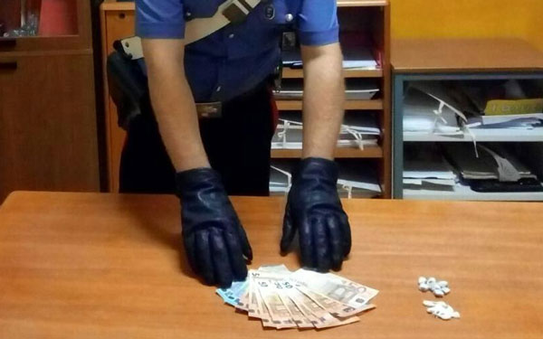 Sorpreso con dosi di cocaina in casa, arrestato 24enne a Catanzaro