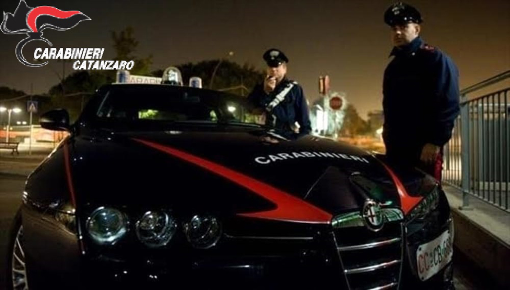 Auto semina il panico a Catanzaro, speronati 4 veicoli: arrestato 32enne che inneggiava all'Isis