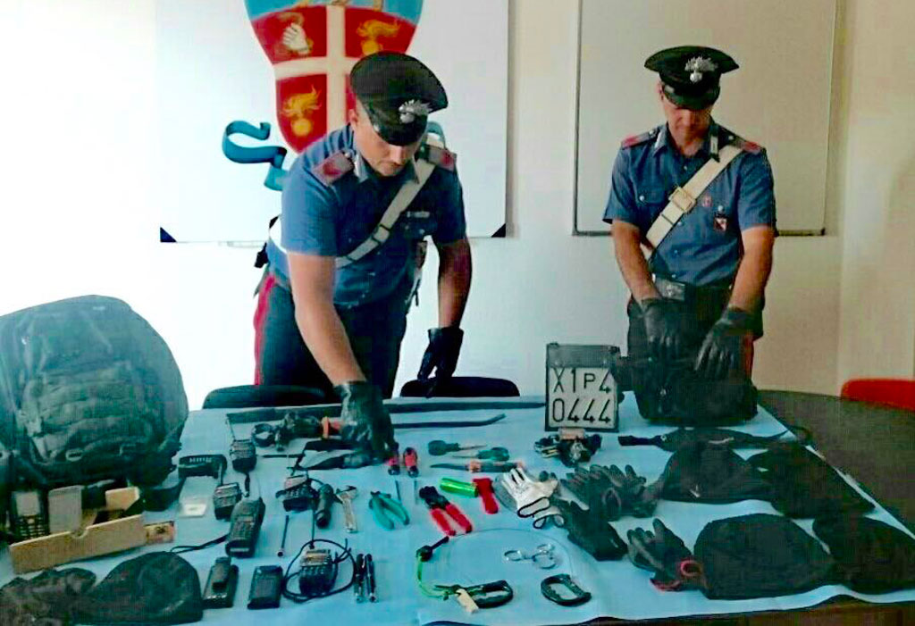 Sventato furto in banca nel cosentino: fermata banda e rinvenuto arsenale di arnesi per lo scasso