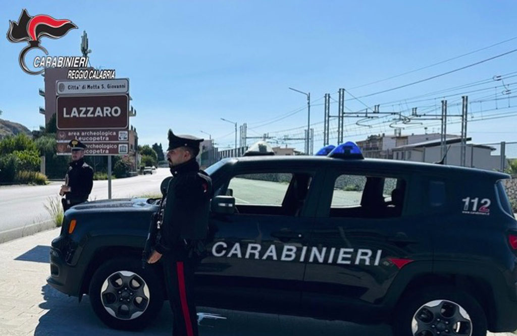 Si invaghisce del proprio dentista e lo perseguita per 15 anni, arrestata 52enne nel Reggino