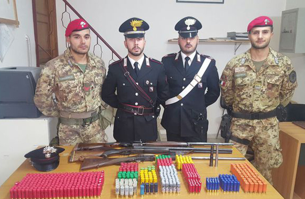 Nascondeva fucili clandestini e cartucce, arrestato nel reggino