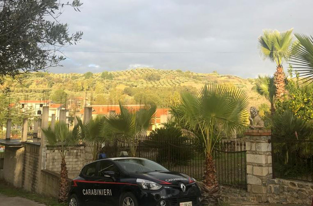 Associazione di tipo mafioso ed estorsione: 3 indagati e sequestro beni per un milione a Roccabernarda