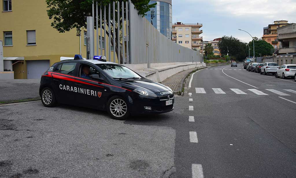 Escalation di esplosioni a Lamezia, partono le indagini dei carabinieri per far luce sugli atti criminali