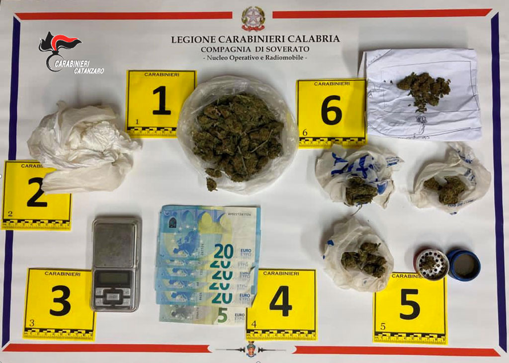 Controlli dei carabinieri nel Soveratese: 120 persone identificate, un arresto e sanzioni