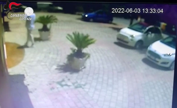 Truffa anziana nel Cosentino facendosi consegnare 15.000 euro, arrestato giovane - VIDEO