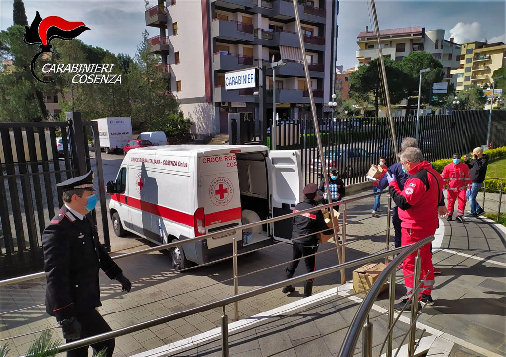Coronavirus, Carabinieri Rende donano alimenti per i bambini