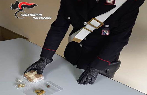 Controlli antidroga nel Catanzarese: un arresto e una denuncia