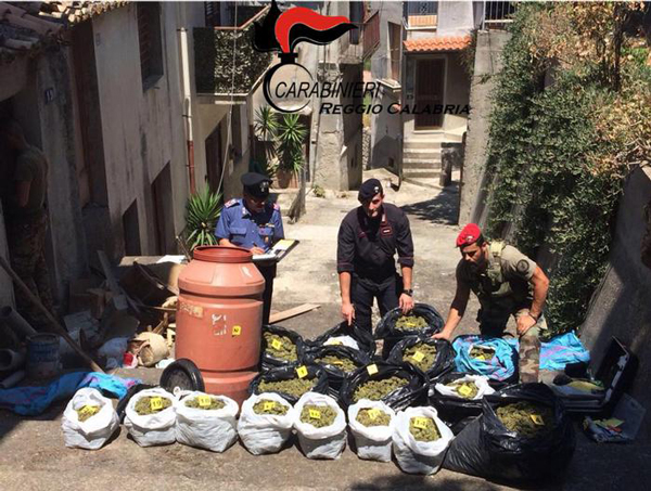 Armi e droga trovate dai carabinieri nella locride 