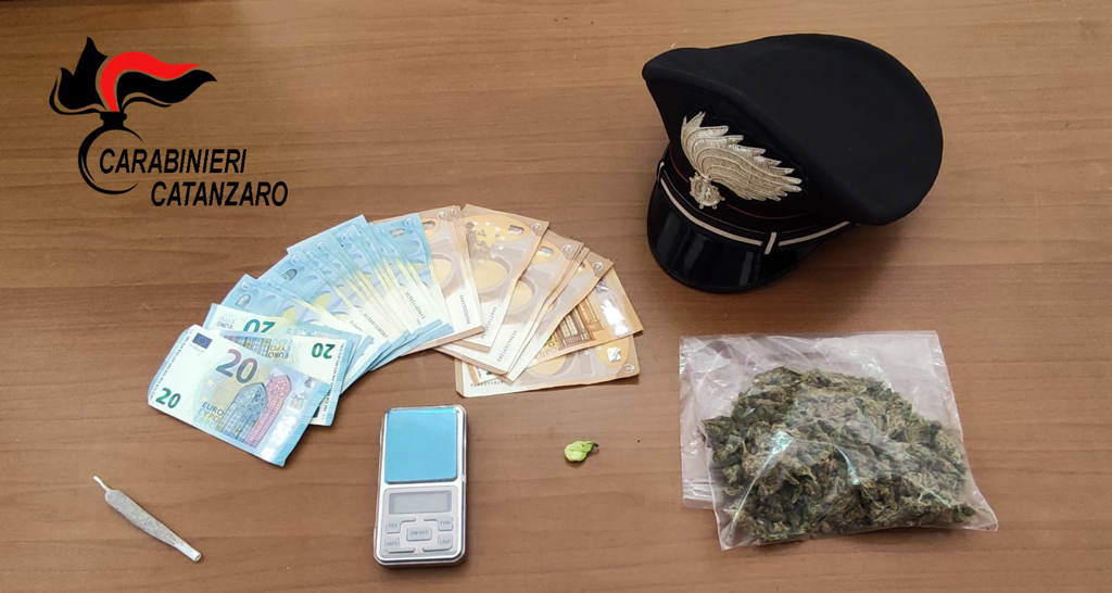 Spaccio in un appartamento, arrestato giovane a Borgia