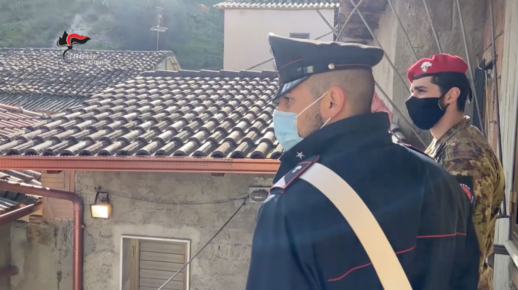 Individuato e arrestato latitante 33enne a Gerocarne, aveva tentato la fuga sui tetti