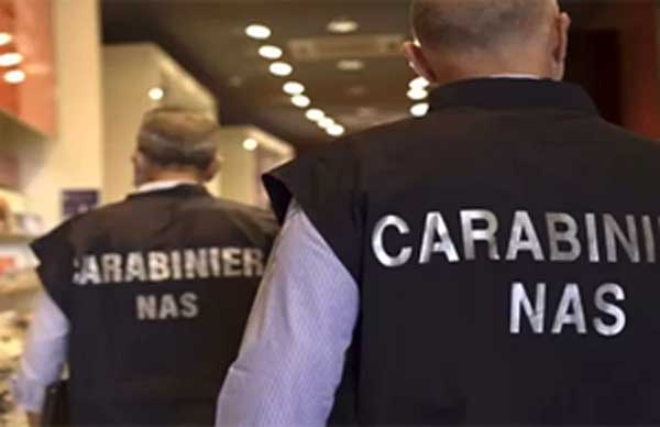 Blatte e scarsa igiene, chiuse due attività a Reggio Calabria