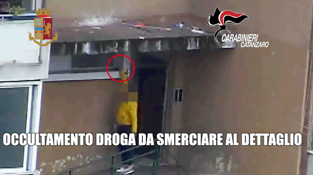 Operazione "Aesontium" di Polizia e Carabinieri a Catanzaro: 21 arresti per spaccio, furto ed estorsione - Nomi e Video