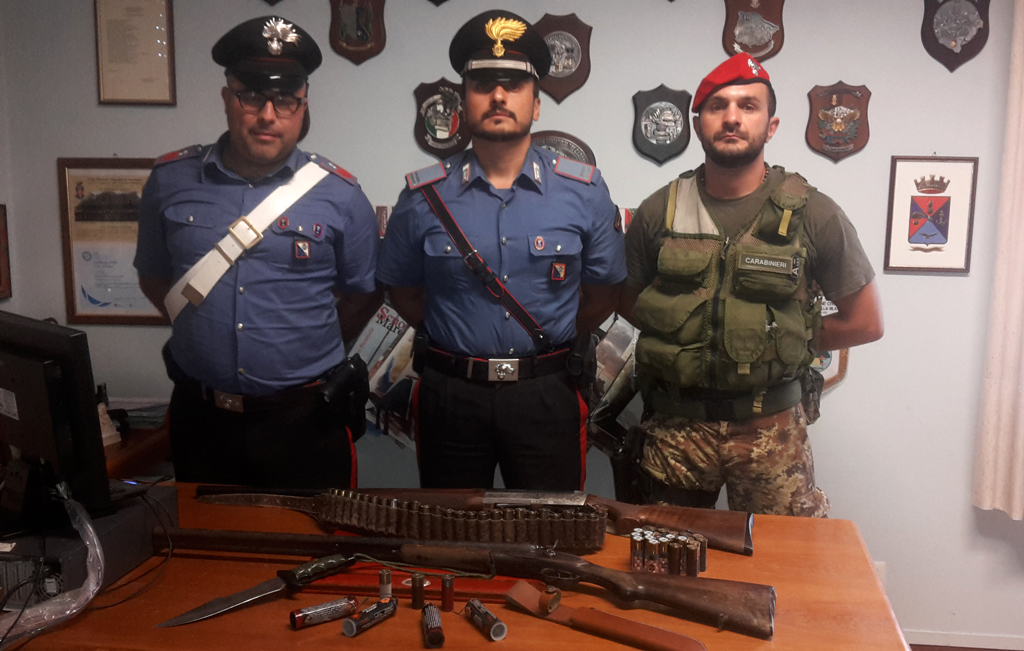Controlli carabinieri a Pentone, due arresti per detenzione abusiva di armi clandestine