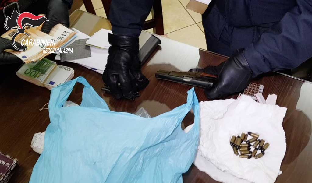 Sfruttamento braccianti stranieri, emersi anche casi di violenza sessuale: arresti nel reggino - VIDEO