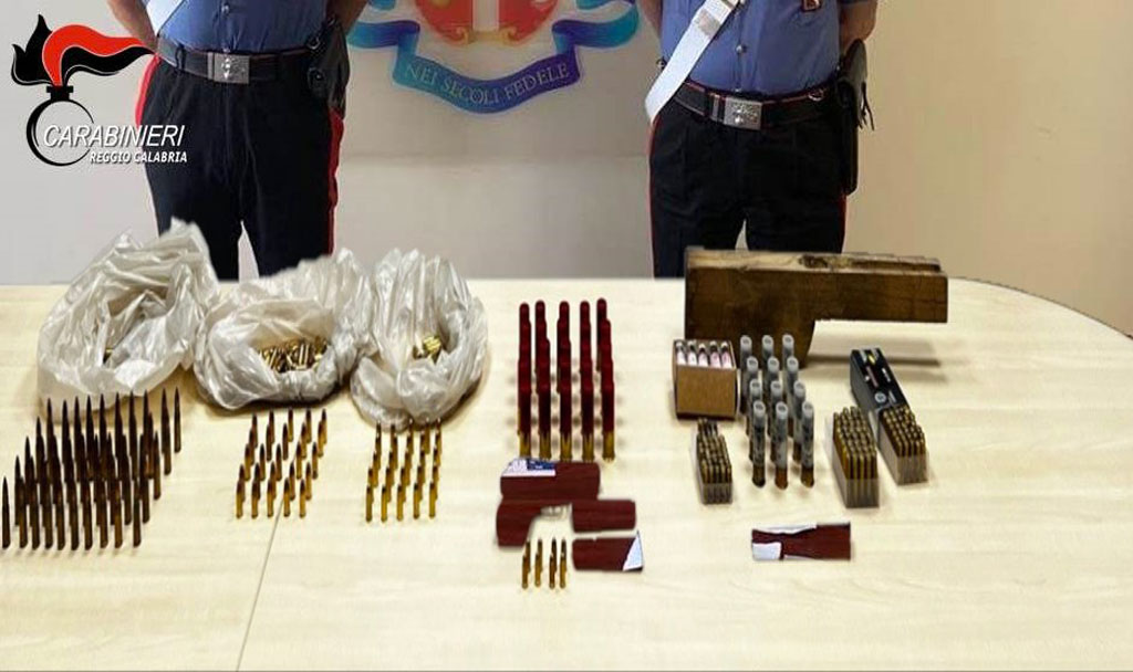 Armi e munizioni trovate dai carabinieri nel Reggino: un arresto e 2 denunce