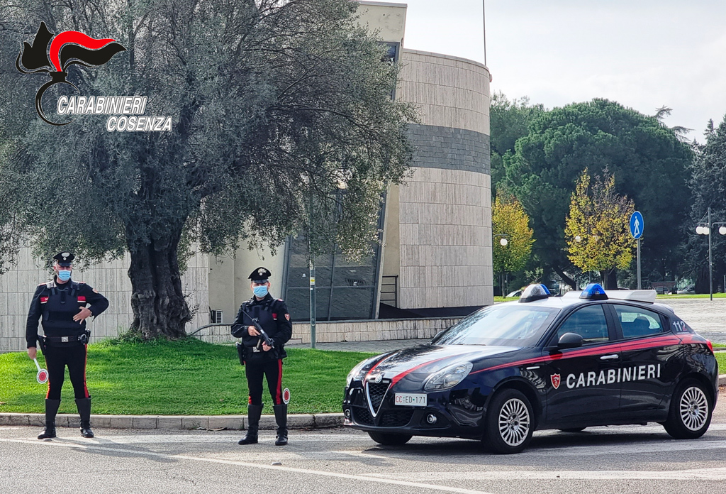 Sorpreso con cocaina e soldi, 28enne arrestato a Rende