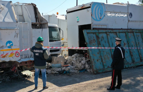 Violazioni in materia ambientale, Noe sequestrano area adibita a centro di raccolta rifiuti: una denuncia a Catanzaro