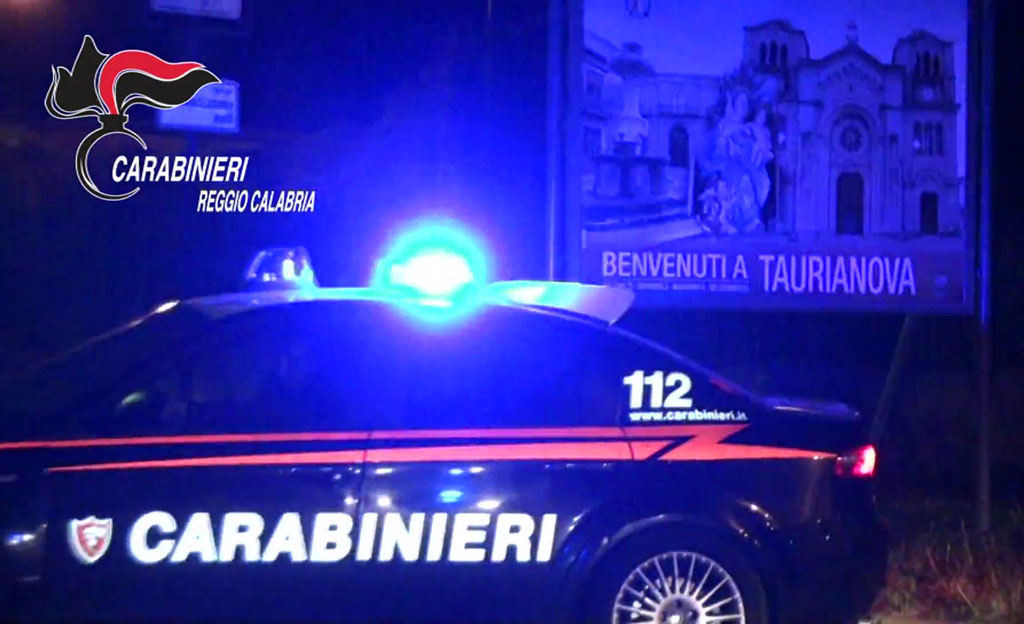 Insulta e picchia la moglie davanti ai figli, divieto di avvicinamento per 55enne a Taurianova